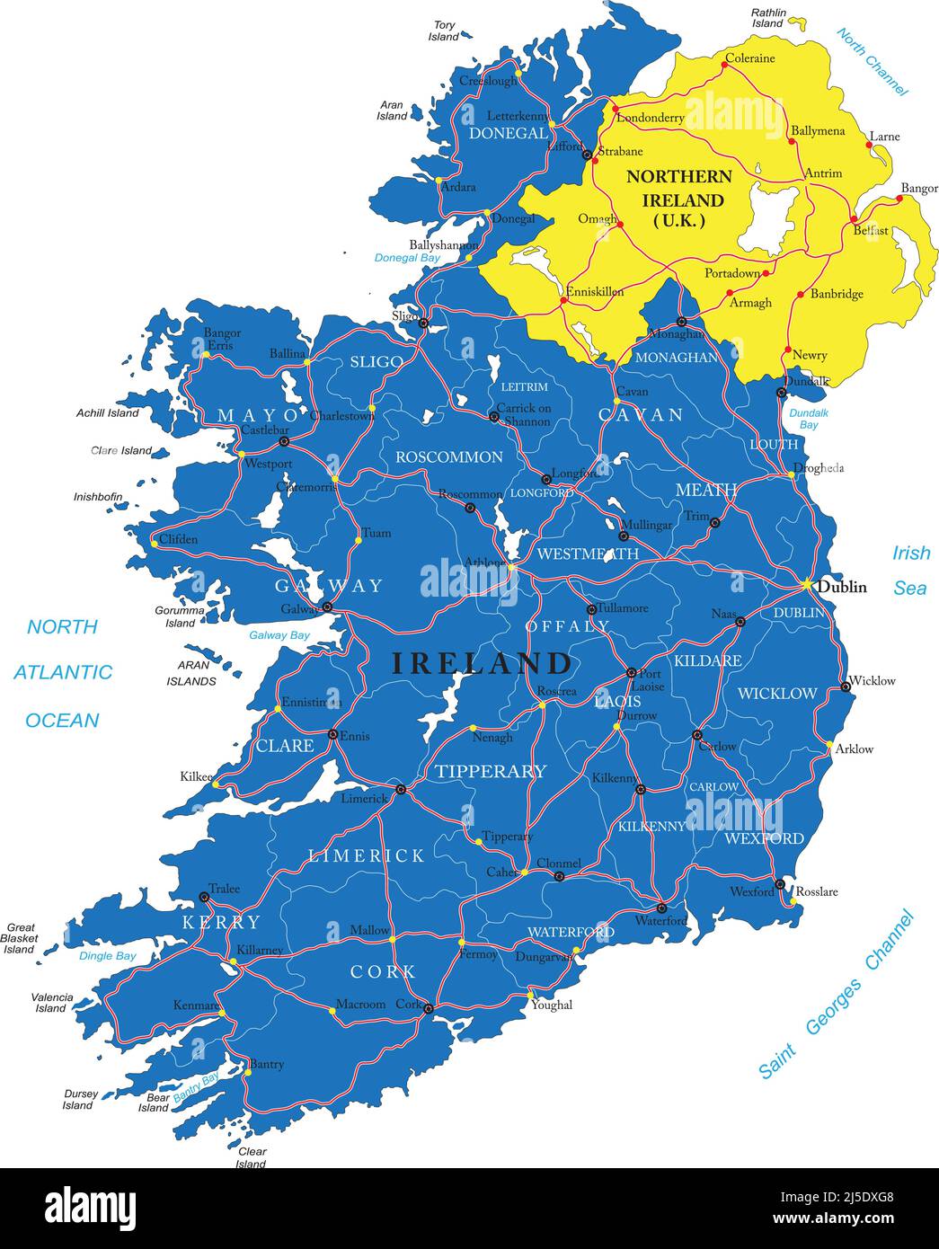 Sehr detaillierte Vektorkarte von Irland mit Verwaltungsregionen, Hauptstädten und Straßen. Stock Vektor