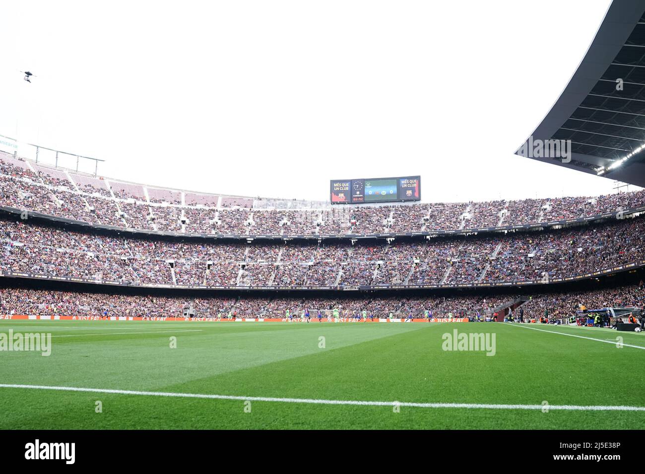 Barcelona, Spanien. 22. April 2022. Fans verzeichnen mit 91'648 einen Rekord während des UEFA Womens Champions League Fußballspiels zwischen dem FC Barcelona und VFL Wolfsburg im Camp Nou in Barcelona, Spanien. Daniela Porcelli/SPP Quelle: SPP Sport Press Foto. /Alamy Live News Stockfoto