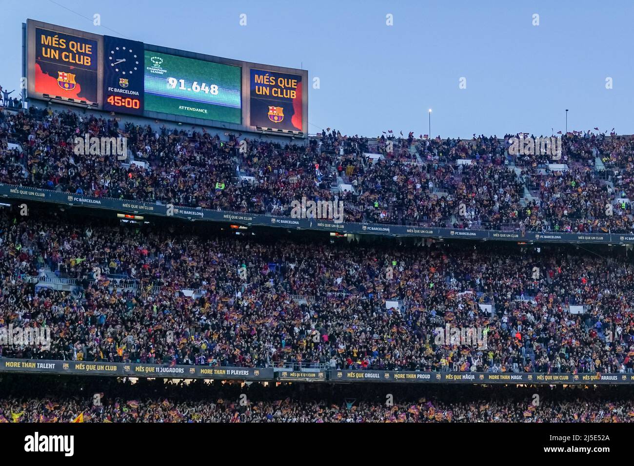 Barcelona, Spanien. 22. April 2022. 91'648 Fanrekord für Frauen beim UEFA Womens Champions League Fußballspiel zwischen FC Barcelona und VFL Wolfsburg im Camp Nou in Barcelona, Spanien. Daniela Porcelli/SPP Quelle: SPP Sport Press Foto. /Alamy Live News Stockfoto