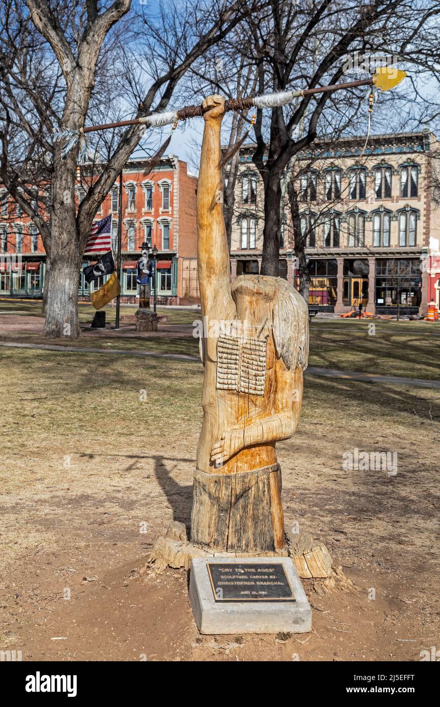 Las Vegas, New Mexico - „Cry to the Ages“, eine Skulptur von Christopher Branchal auf dem historischen zentralen platz. Der historische Santa Fe Trail führte durch Stockfoto