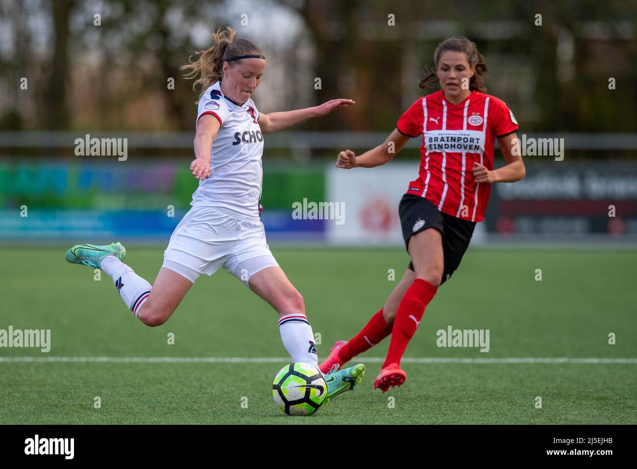 ALKMAAR, NIEDERLANDE - 22. APRIL: Ilvy Zijp von VV Alkmaar während des Spiels der Holländerin Pure Energie Eredivisie zwischen VV Alkmaar und PSV im Sportpark Robonsbosweg am 22. April 2022 in Alkmaar, Niederlande (Foto: Kees Kuijt/Orange Picles) Stockfoto