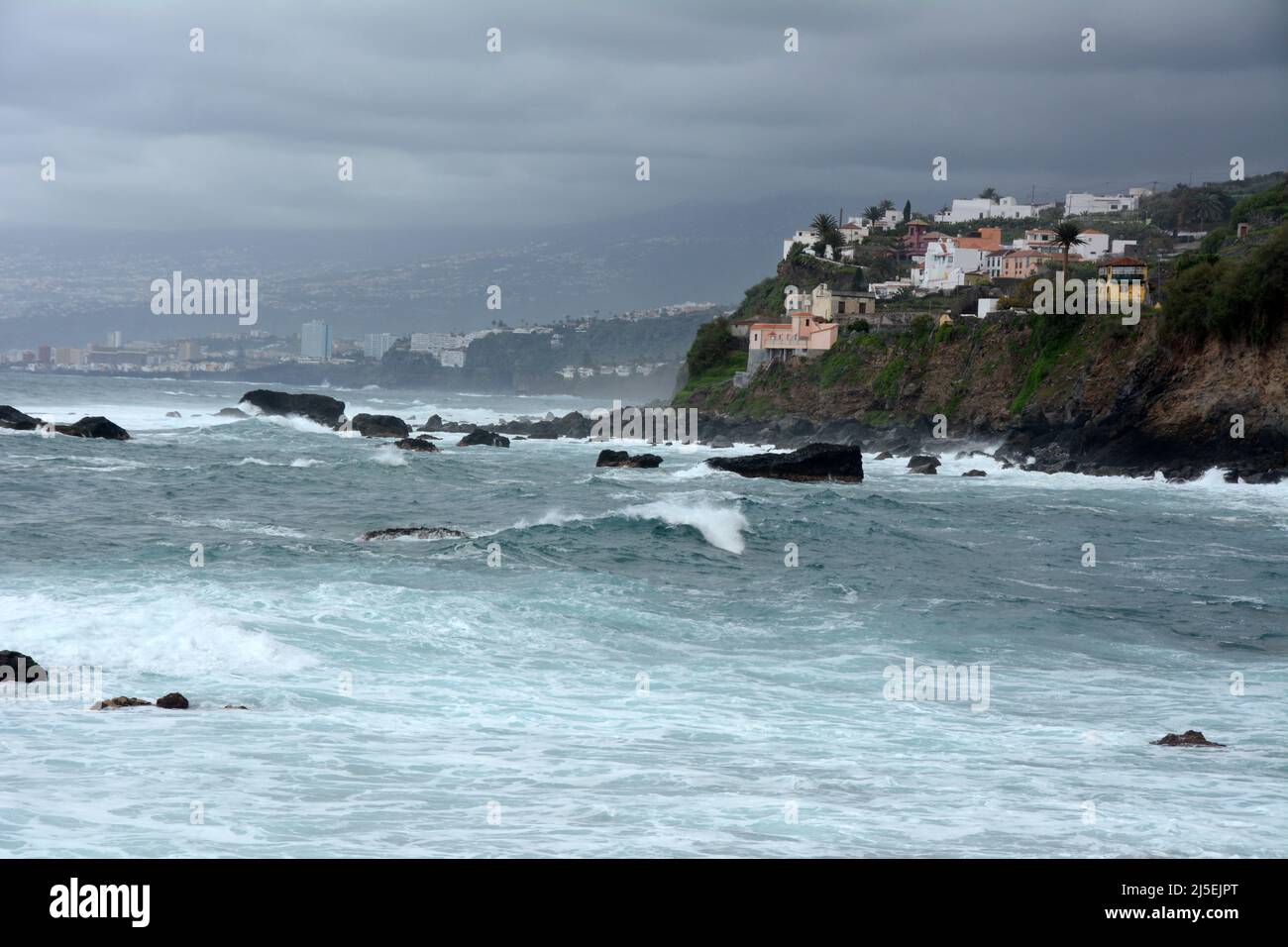 Das Viertel Las Aguas in der Stadt San Juan de la Rambla, an der nördlichen Atlantikküste von Teneriffa, Kanarische Inseln, Spanien. Stockfoto