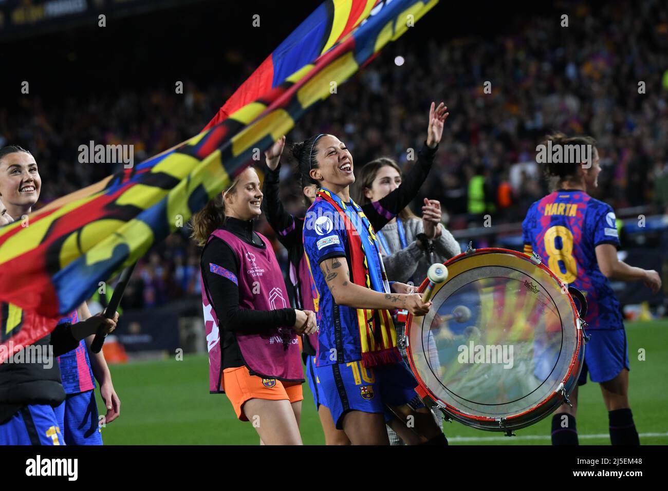 Barcelona, Spanien. 22. April 2022. BARCELINA, SPANIEN - 22. APRIL: Jenni vom FC Barcelona feiert ihren Teamsieg nach dem UEFA Women's Champions League Spiel zwischen dem FC Barcelona und Wolfsburg am 22. April 2022 im Camp Nou in Barcelona, Spanien. (Bildnachweis: © Sara Aribo/PX Imagens via ZUMA Press Wire) Bildnachweis: ZUMA Press, Inc./Alamy Live News Bildnachweis: ZUMA Press, Inc./Alamy Live News Stockfoto