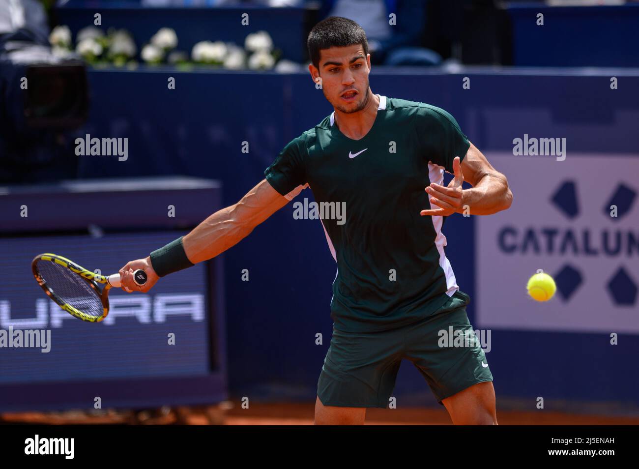 Barcelona, Spanien. 22. April 2022. BARCELONA, SPANIEN - 22. APRIL: Carlos Alcaraz von Spanien in seinem Spiel gegen Jaume Munar von Spanien während der Barcelona Open Banc Sabadell, Conde de Godo Trophy im Real Club de Tenis Barcelona am 22. April 2022 in Barcelona, Spanien (Foto von Gerard Franco/Orange Picles) Kredit: Orange Pics BV/Alamy Live News Stockfoto