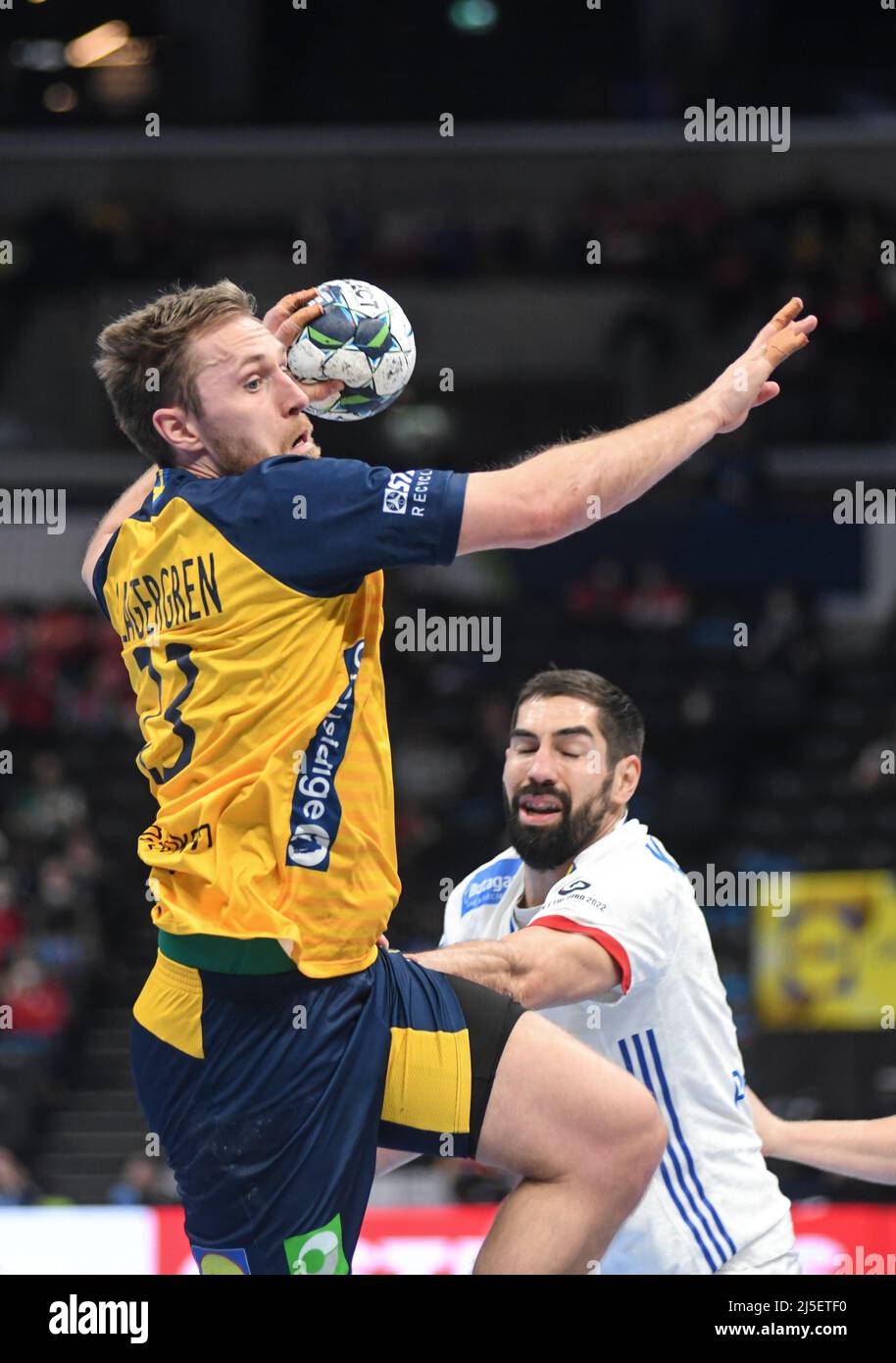 Albin Lagergren (Schweden) gegen Frankreich. EHF Euro 2022. Halbfinale Stockfoto