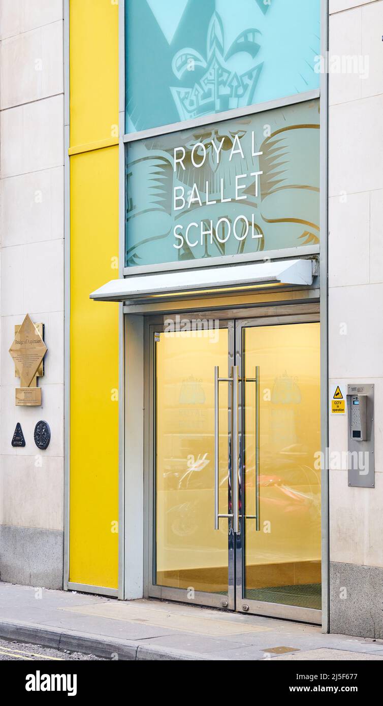 Eingangstür zur Royal Ballet School, Covent Garden, London, England. Stockfoto