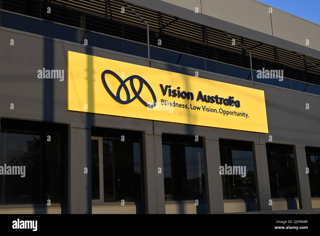 Vision Australia Schilder mit dem Firmenlogo auf der Außenseite des viktorianischen Hauptbüros Stockfoto
