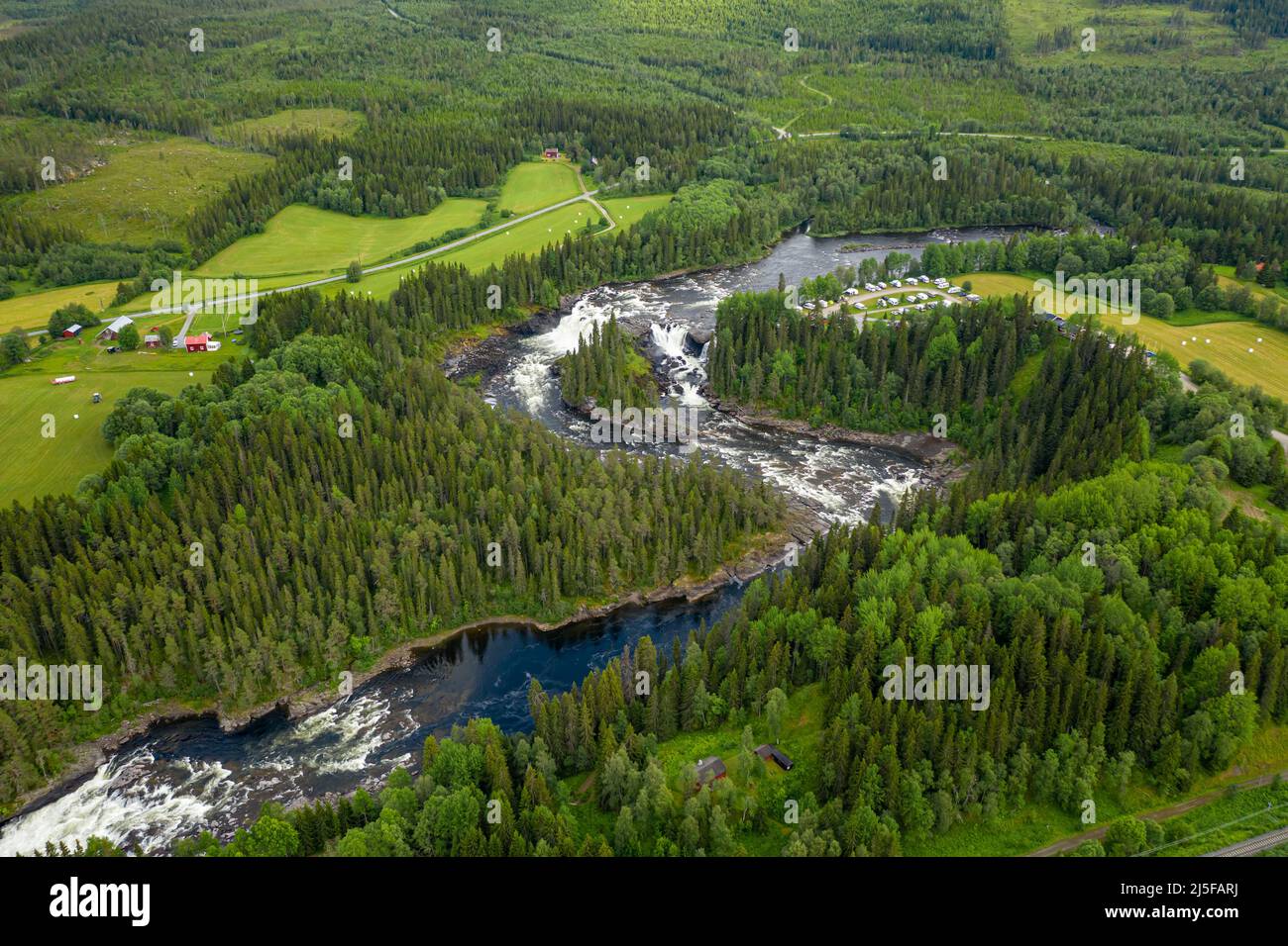 Wasserfall Ristafallet im westlichen Teil von Jamtland ist als einer der schönsten Wasserfälle in Schweden aufgeführt. Stockfoto