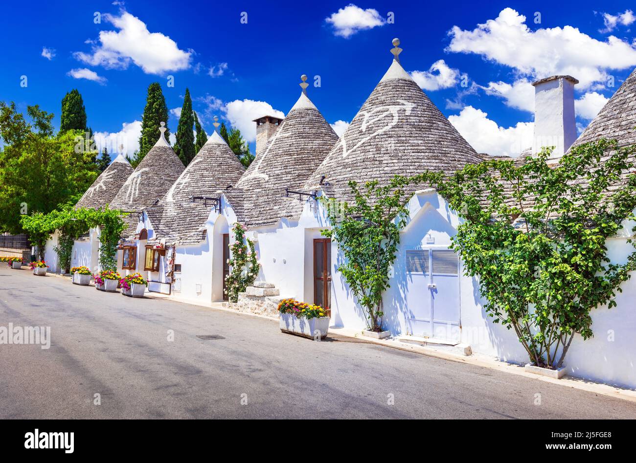 Alberobello, Italien. Trullo konische Dachhäuser, ländliche Apulien-Stil, italienische Reise-Scheinwerfer. Stockfoto
