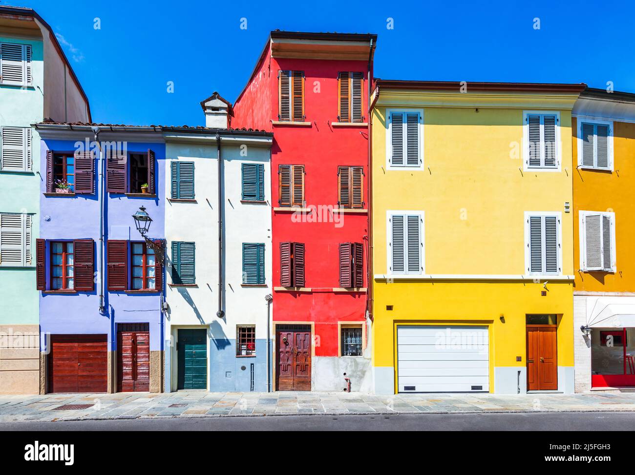 Parma, Italien - farbige mittelalterliche Häuser in der Innenstadt, Emilia-Romagna historische Region von Italien. Stockfoto