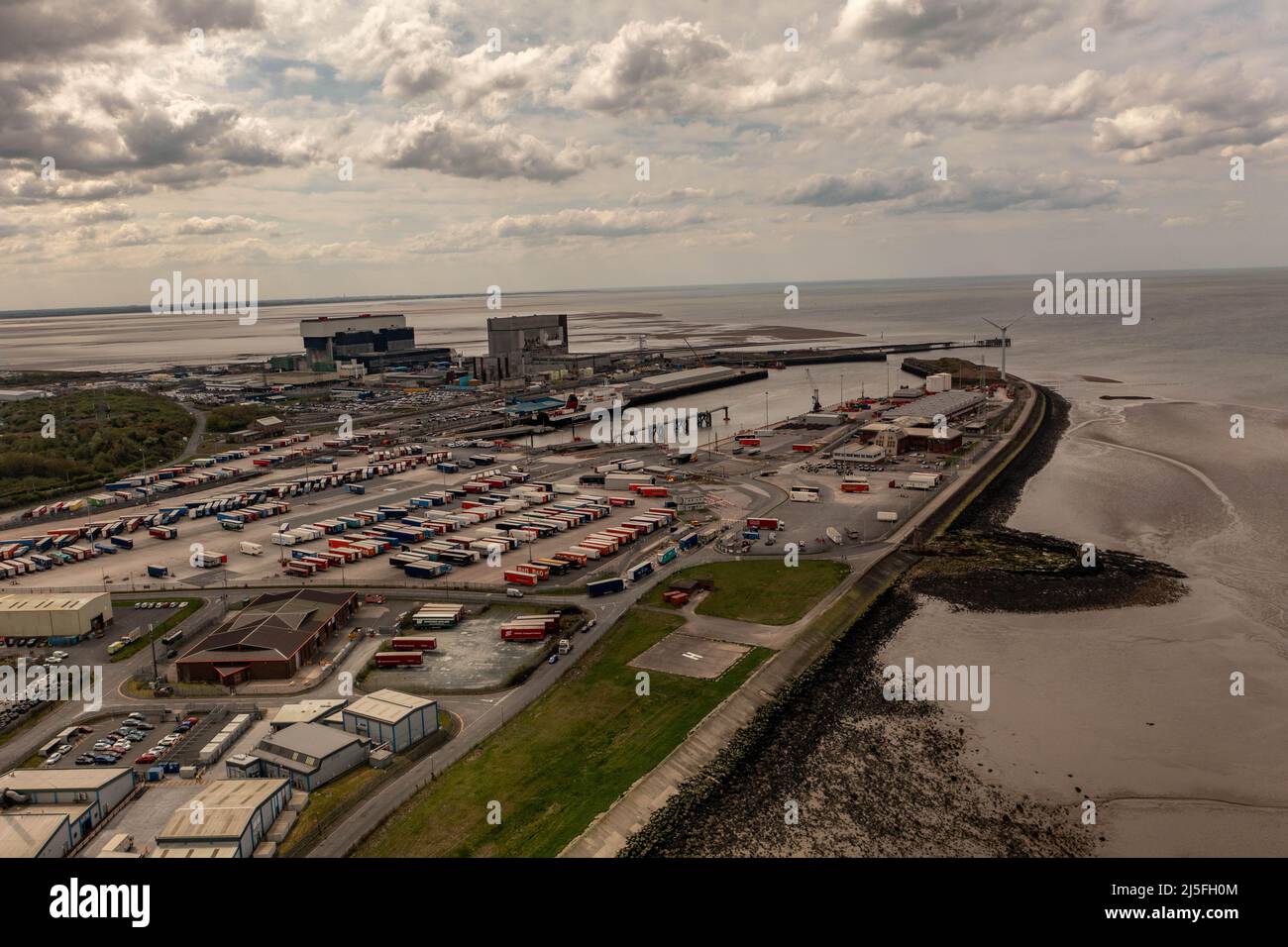 Heysham 1-Kraftwerk, Kernkraftwerk und Hafen in der Nähe von Morecambe soll Heysham 1 2024 wegen Betankung und g stillgelegt werden Stockfoto