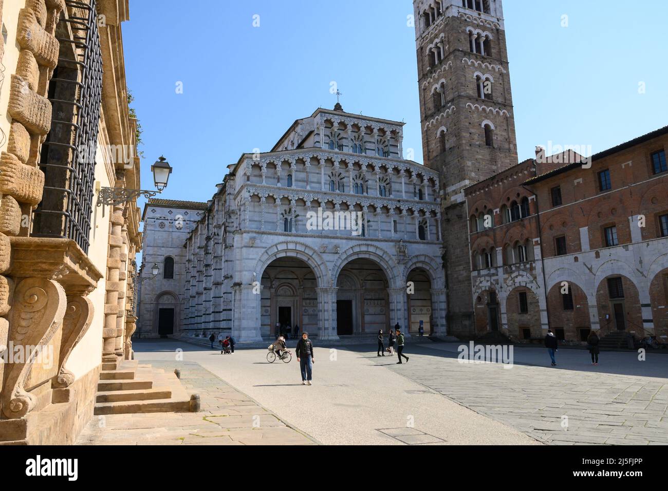 Lucca-März 2022-Italien die wunderschöne Kathedrale der Stadt, erbaut ab 1060 nach Christus. Stockfoto