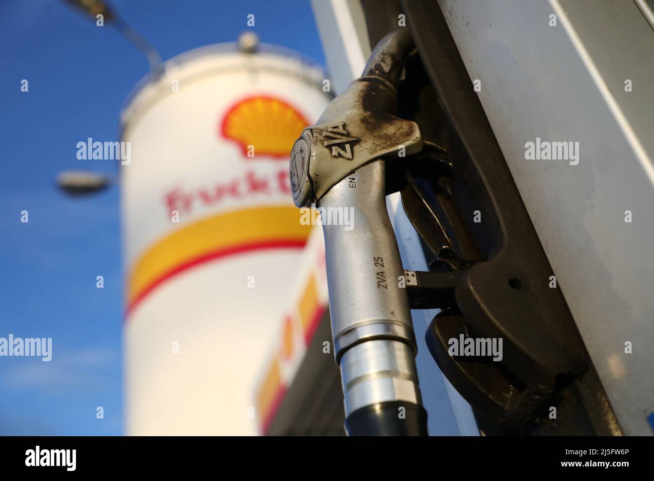 Rohkaroster-Diesel an einer Tankstelle. Stockfoto