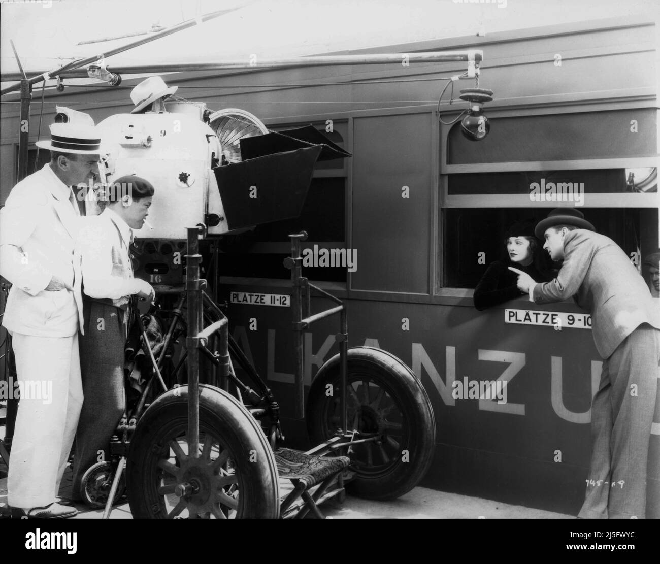 Regisseur SAM WOOD Kameramann JAMES WONG HOWE MYRNA LOY und GEORGE ...