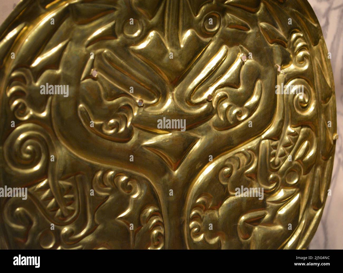 Temporäre Ausstellung der Cocle-Kultur im Penn University Museum. Metallische Stücke gefunden in der Beerdigung 11 von Sitio Conte Panama Stockfoto