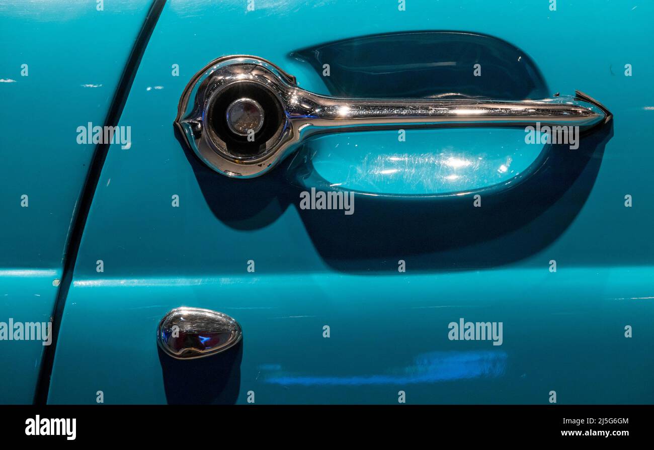 Detail des Türgriffs, 1956 Ford Thunderbird, Legacy Gallery, Ford Rouge Factory Tour, Dearborn, Michigan, USA Stockfoto