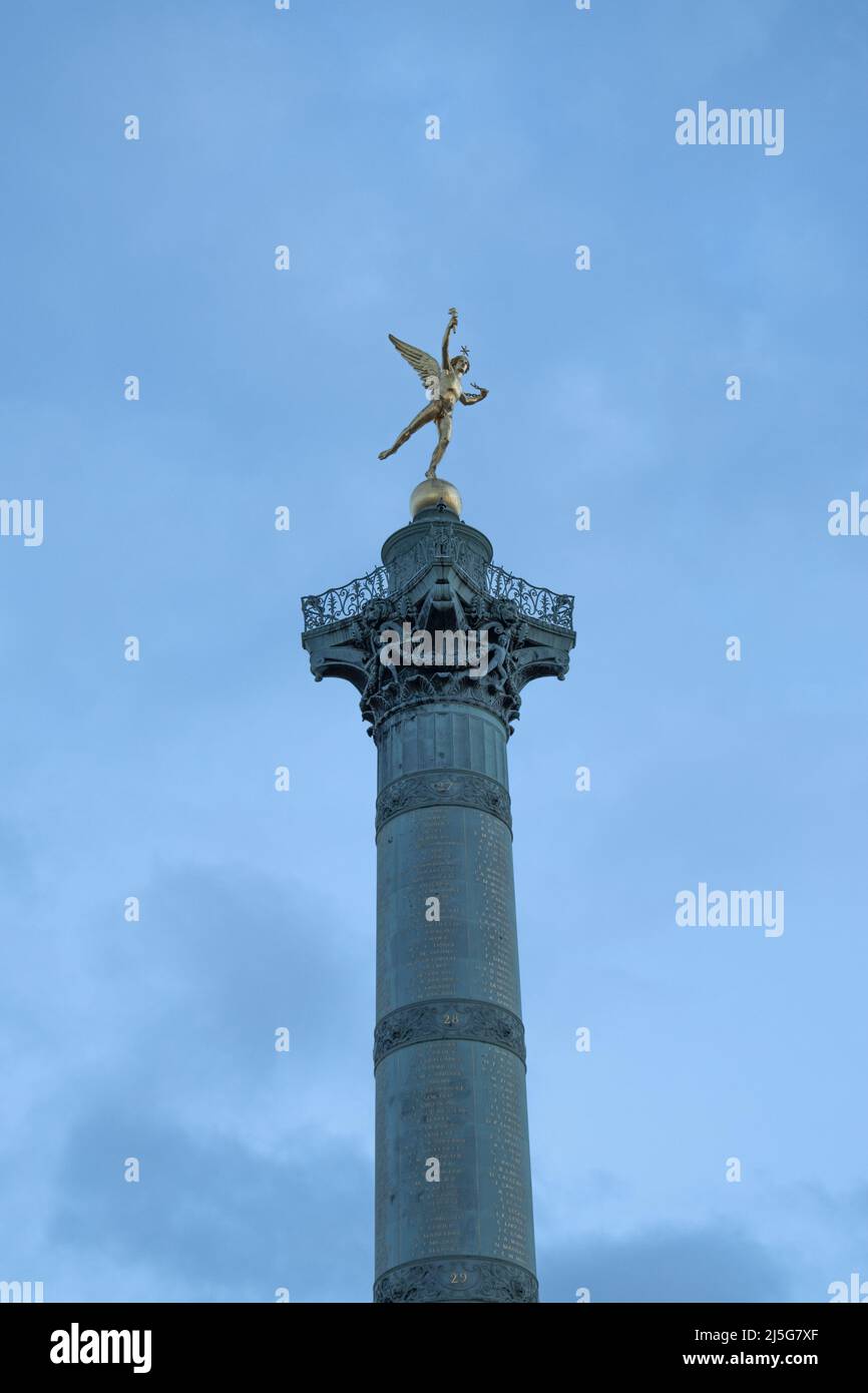 Paris, Frankreich: Julisäule auf dem Place de la Bastille, Platz, auf dem das Gefängnis der Bastille vor seiner Zerstörung während der Französischen Revolution stand Stockfoto