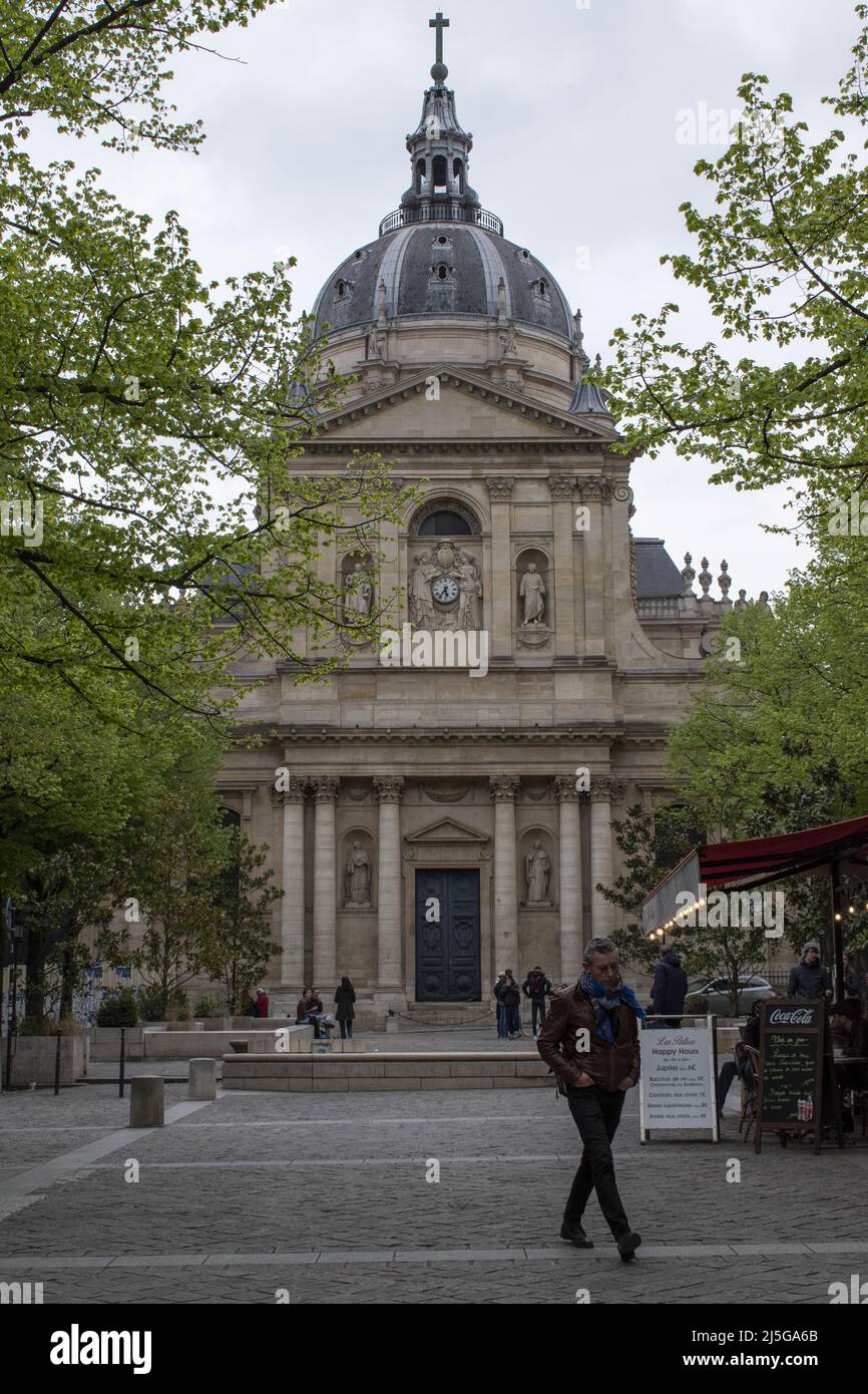 Paris, Frankreich: Die Sorbonne-Kapelle (Kapelle Sainte Ursule de la Sorbonne) auf der historischen Stätte, in der die Universität von Paris auf dem Place de la Sorbonne untergebracht ist Stockfoto