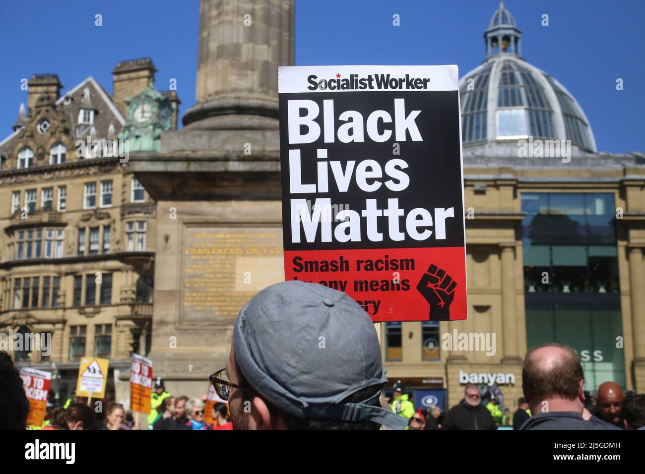 Stand Up to Racism Demo, Unite Against North East Frontline Patriots Fascism, Newcastle upon Tyne, Großbritannien. 23. April 2022. Kredit: DEW/Alamy Live Nachrichten Stockfoto