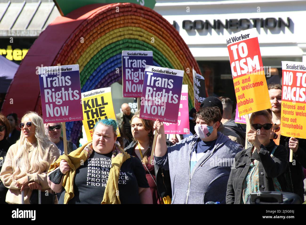 Stand Up to Racism Demo, Unite Against North East Frontline Patriots Fascism, Newcastle upon Tyne, Großbritannien. 23. April 2022. Kredit: DEW/Alamy Live Nachrichten Stockfoto