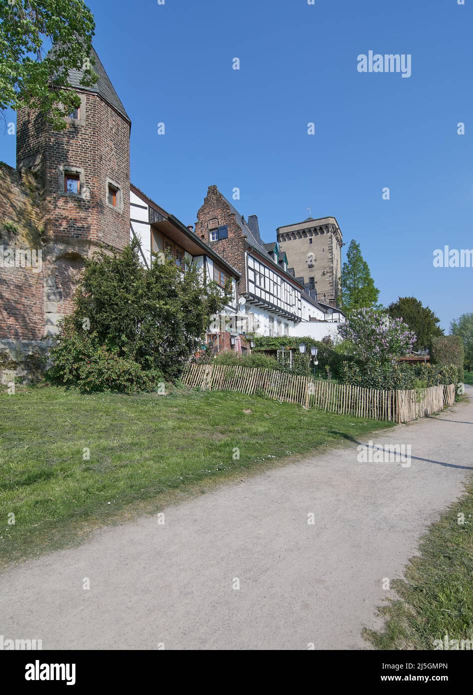 Historische mittelalterliche Zollfeste Zons, Rhein in der Nähe von Dormagen und Neuss, Rheinland, Deutschland Stockfoto