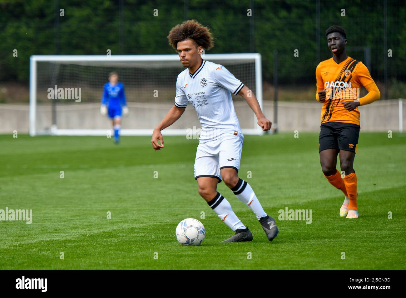 Swansea, Wales. 23. April 2022. Zane Myers von Swansea City unter 18s Jahren während des Spiels der Professional Development League zwischen Swansea City unter 18 und Hull City unter 18 Jahren an der Swansea City Academy in Swansea, Wales, Großbritannien am 23. April 2022. Quelle: Duncan Thomas/Majestic Media/Alamy Live News. Stockfoto