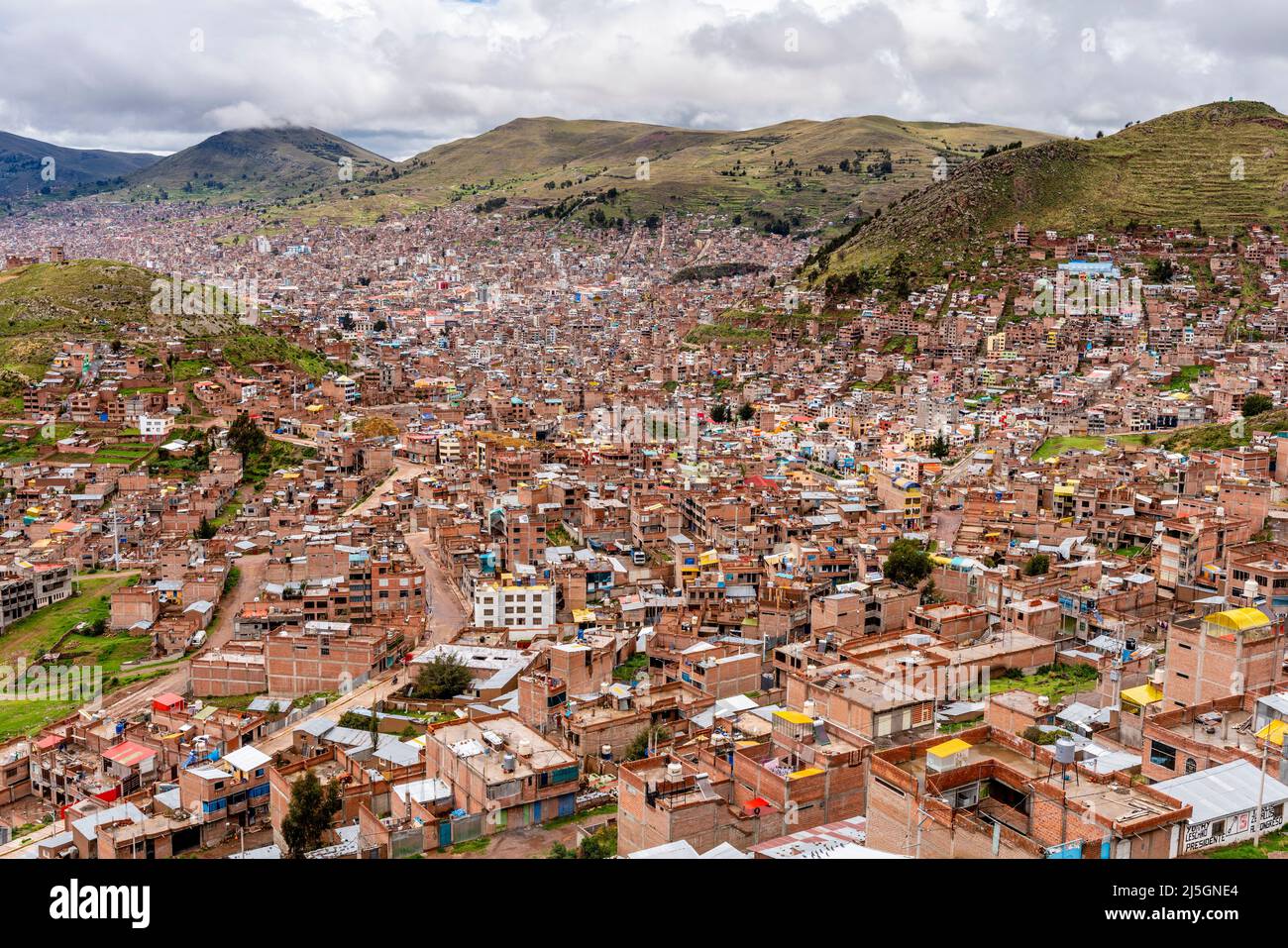 Die Skyline Der Stadt Puno, Provinz Puno, Peru. Stockfoto