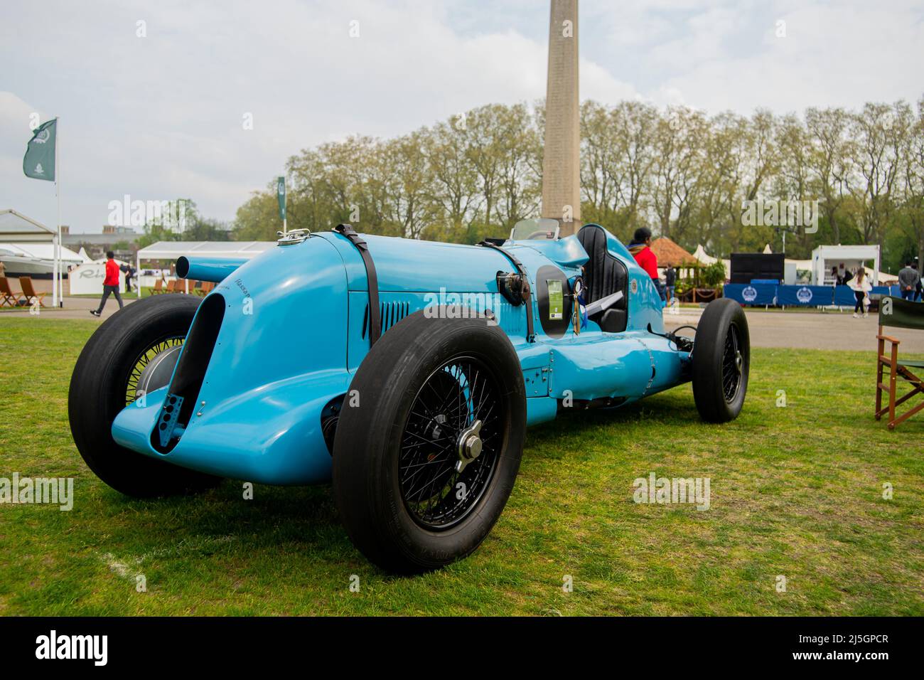 London, Großbritannien. 23. April 2022. Salon Prive zeigt High-End-Autos im Royal Hospital, Chelsea.Barnato Hassan Bentley. Auf den Rasenflächen des historischen Royal Hospital Chelsea Reihen sich die größten Supersportwagen, Sportwagen und Luxusautos der weltweit führenden Hersteller zusammen. Auf der Messe sind die neuesten Modelle von Aston Martin, Bgatti, Lamborghini, Maserati, Porsche und Rolls-Royce zu sehen - viele Models geben ihr Debüt in Großbritannien, live auf der Veranstaltung. Chelsea Rentner mischten sich mit der Öffentlichkeit, die aus Ghana, Thailand und darüber hinaus kam. Kredit: Peter Hogan/Alamy Live Nachrichten Stockfoto