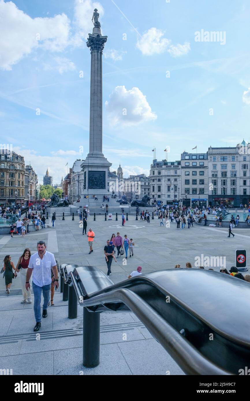 London, Großbritannien - 2021. September: Die Nelsons-Säule ist ein Denkmal auf dem Trafalgar Square in der City of Westminster, Central London Stockfoto