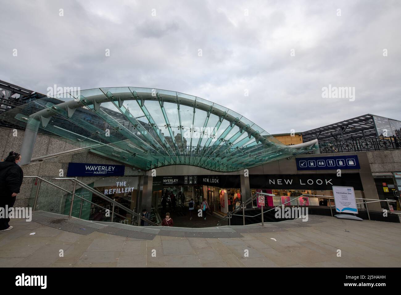 Eingang zum Bahnhof in Waverley, Edinburgh, Schottland Stockfoto