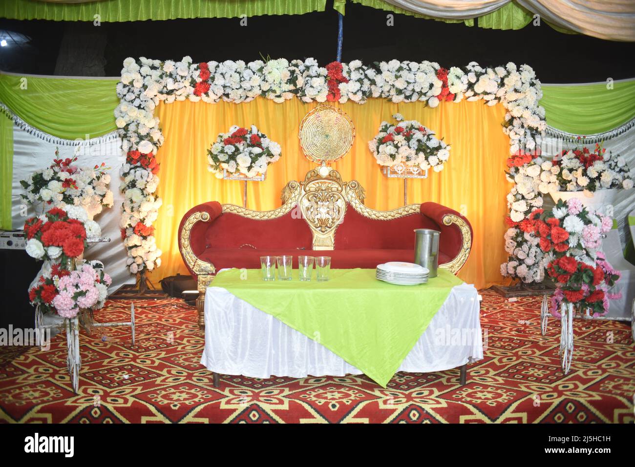 Hochzeitsbühne Mehndi inszenieren indische und pakistanische Kultur Stockfoto