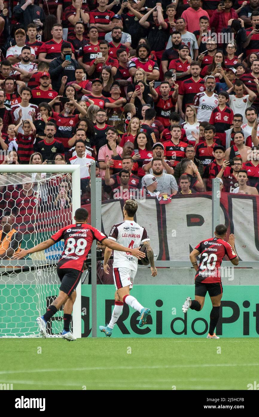 Curitiba, Brasilien. 23. April 2022. PR - Curitiba - 04/23/2022 - BRASILIANISCHER A 2022, ATHLETICO PR X FLAMENGO - Athletico-PR-Spieler David Terans feiert sein Tor während eines Spiels gegen Flamengo im Stadion Arena da Baixada für die brasilianische Meisterschaft A 2022. Foto: Robson Mafra/ AGIF/Sipa USA Quelle: SIPA USA/Alamy Live News Stockfoto