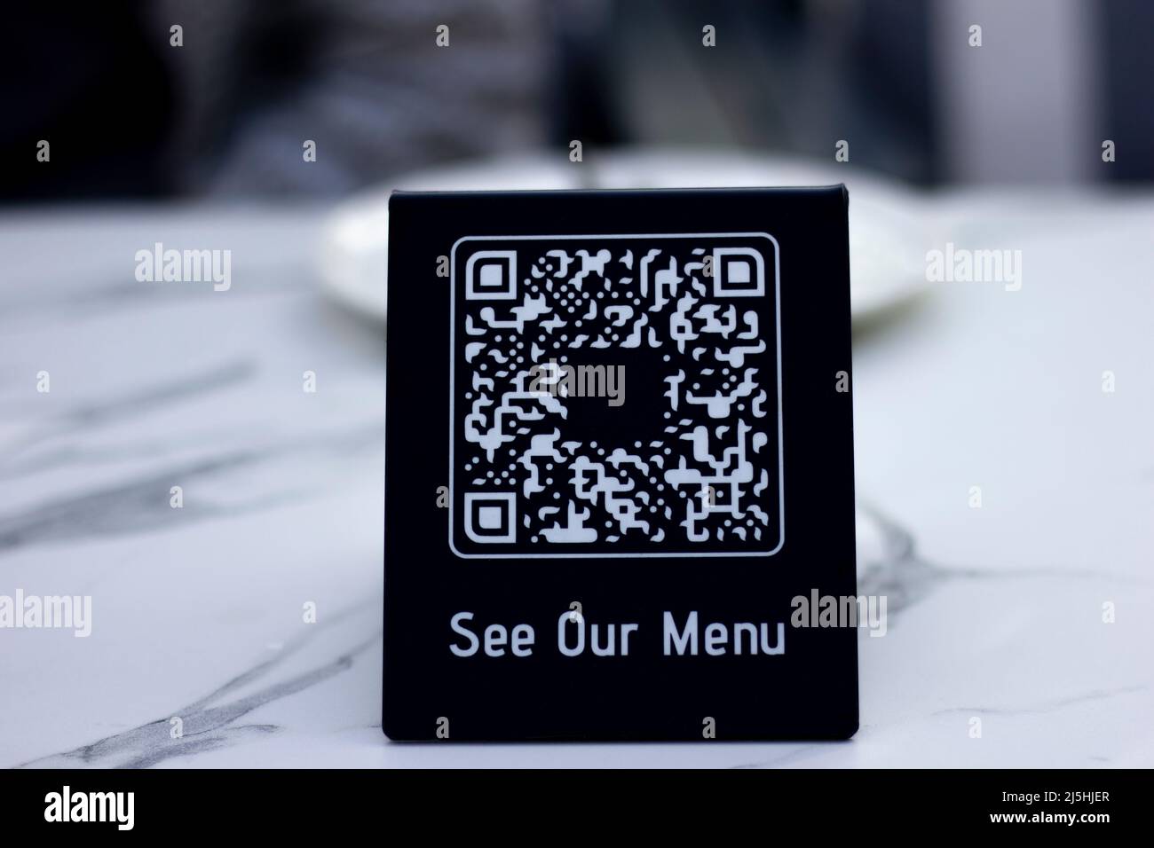 Tabelle QR-Code-Generator. Mit dem abstrakten Restaurant-Menü QR-Code-Konzept werden Ihre Bestellungen mit Hilfe von Technologie erteilt. Stockfoto