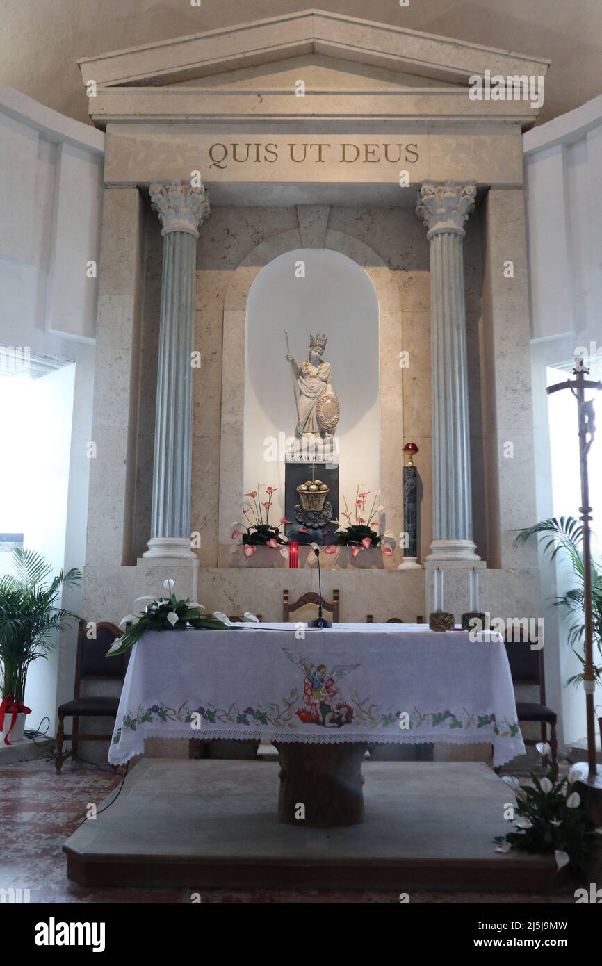 Monte Faito - Altare del Santuario di San Michele Arcangelo Stockfoto