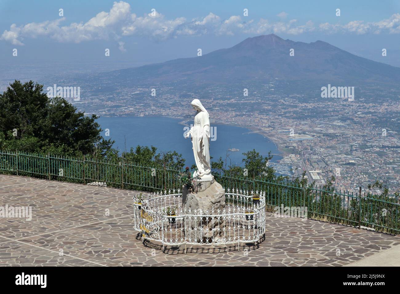Monte Faito - Panorama dal Santuario di San Michele Arcangelo Stockfoto