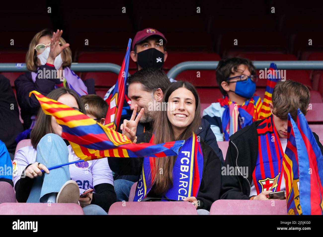 Barcelona, Spanien. 22. April 2022. Barcelona-Fans während des UEFA Womens Champions League Fußballspiels zwischen dem FC Barcelona und dem VFL Wolfsburg im Camp Nou in Barcelona, Spanien. Daniela Porcelli/SPP Quelle: SPP Sport Press Foto. /Alamy Live News Stockfoto