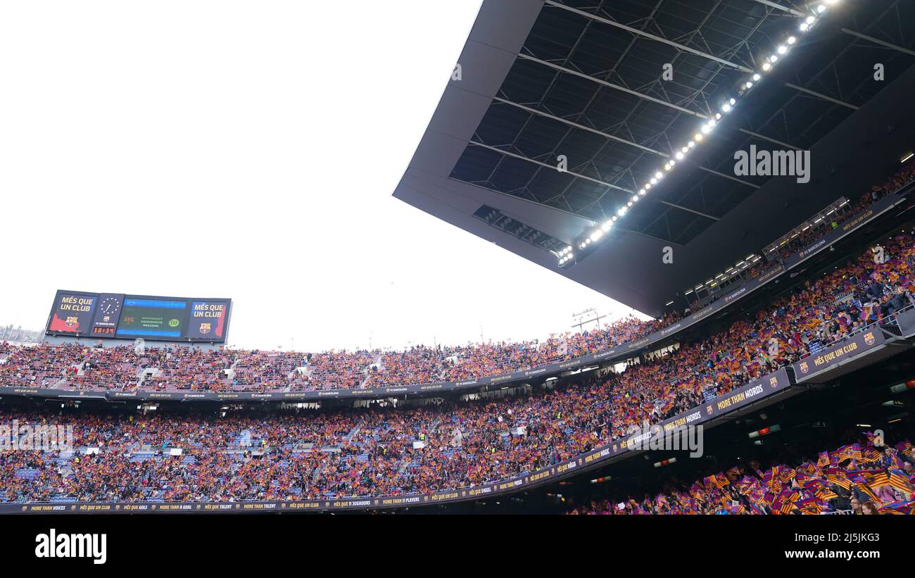 Barcelona, Spanien. 22. April 2022. Die Teilnahme von Frauen am Fußballspiel der UEFA Womens Champions League zwischen dem FC Barcelona und dem VFL Wolfsburg im Camp Nou in Barcelona, Spanien, ist ein Weltrekord. Daniela Porcelli/SPP Quelle: SPP Sport Press Foto. /Alamy Live News Stockfoto