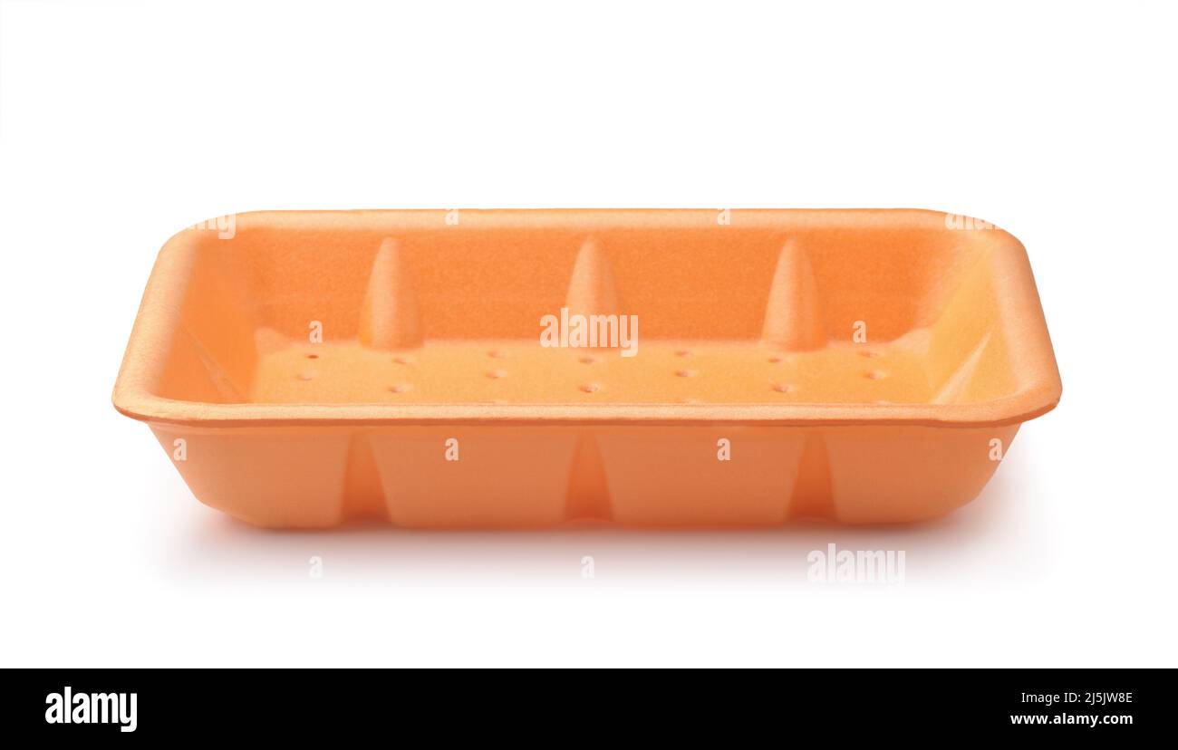 Vorderansicht des leeren orangefarbenen Styropor-Tabletts isoliert auf Weiß Stockfoto