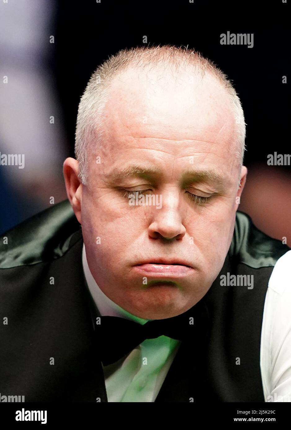 Der schottische John Higgins im Einsatz gegen den thailändischen Noppon ...