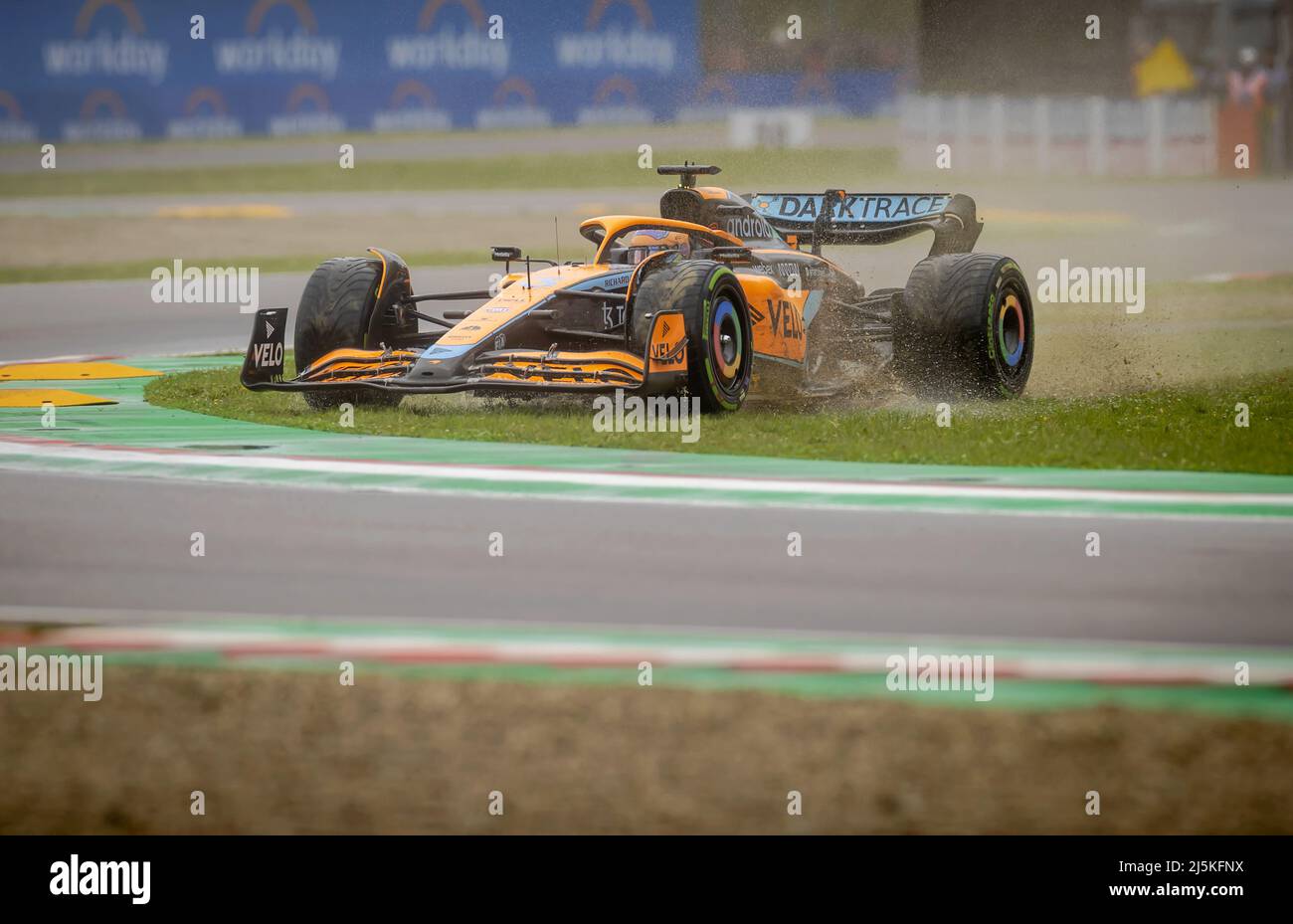 IMOLA - Daniel Ricciardo (3) mit dem McLaren MCL36 während des Grand Prix der Emilia Romagna F1 bei Autodromo Enzo e Dino Ferrari am 24. April 2022 in Imola, Italien. REMKO DE WAAL Stockfoto