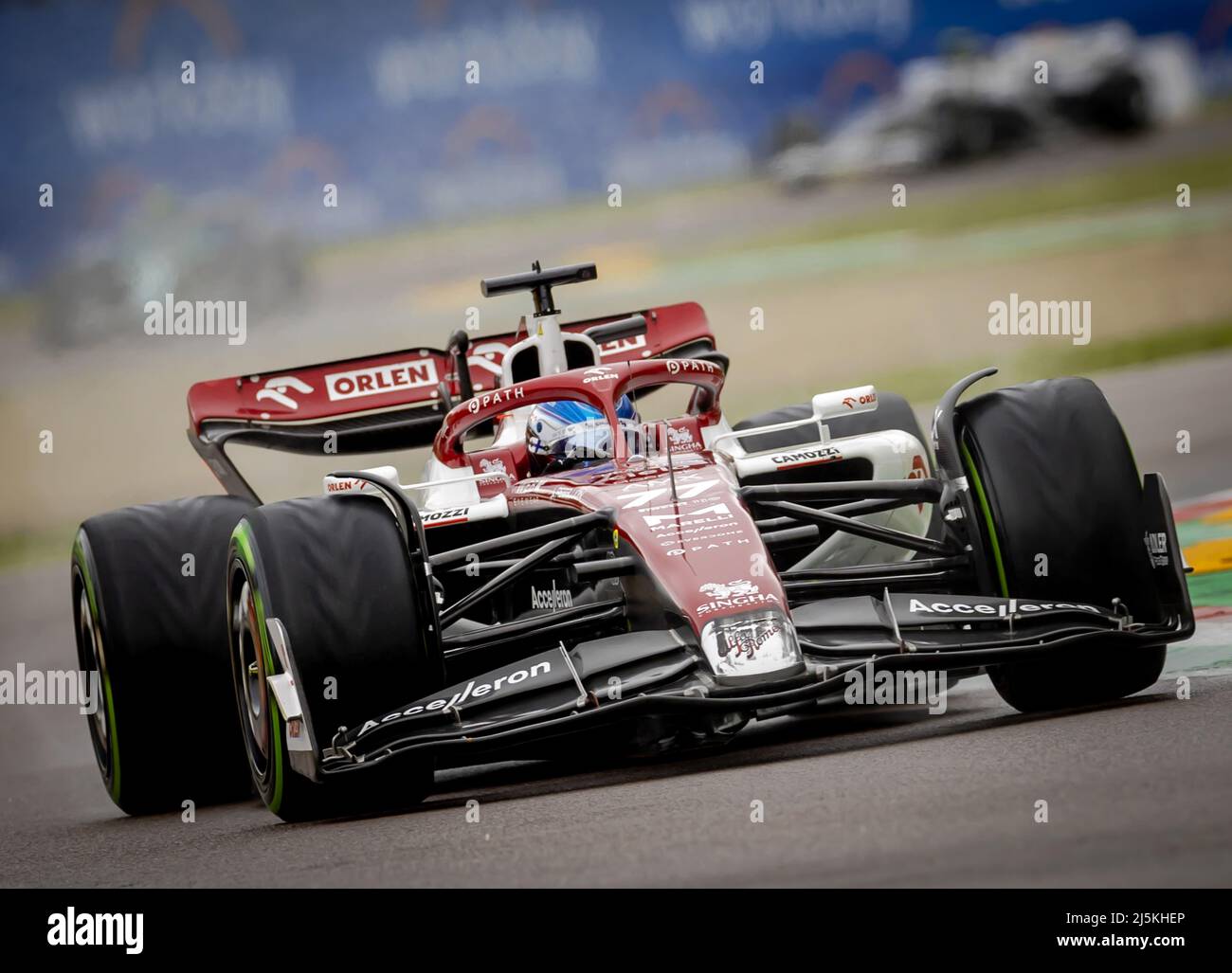 IMOLA - Valtteri Bottas (77) mit dem Alfa Romeo C40 während des Grand Prix der Emilia Romagna F1 bei Autodromo Enzo e Dino Ferrari am 24. April 2022 in Imola, Italien. REMKO DE WAAL Stockfoto