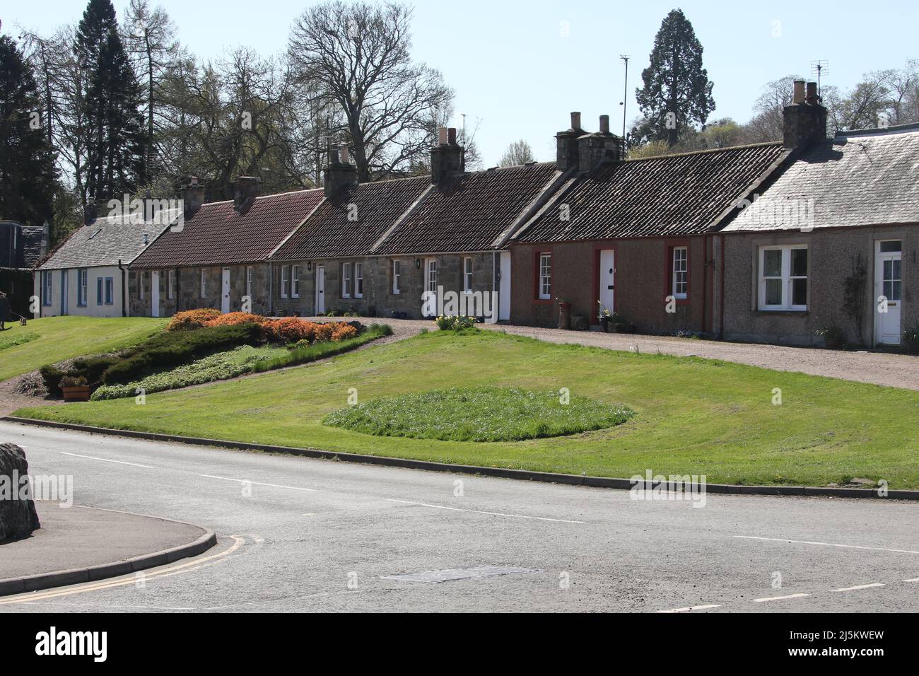 Ceres, Fife, Schottland, Großbritannien. Das Hotel liegt in einem kleinen tal etwa 2 Meilen über dem Ceres Moor von Cupar und 7 Meilen von St Andrews entfernt. Die ehemalige Pfarrei mit diesem Namen umfasste die Siedlungen Baldinnie, Chance Inn, Craigrothie, Pitscottie und Tarvit Mill. Es ist auch der Ort für das Fife Folk Museum. Die malerischen Dorfhäuser Stockfoto