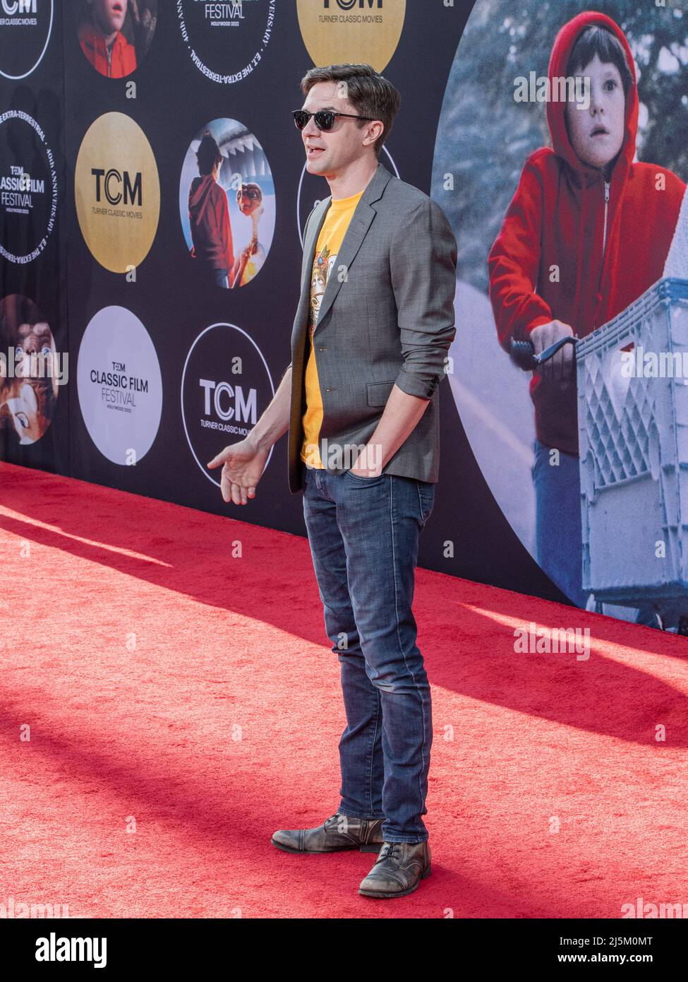 21. April 2022, Hollywood, Kalifornien, USA: Topher Grace nimmt an der Eröffnungsnacht des TCM Classic Film Festivals 2022 Teil 40. Anniversary Screening von ''E.T. Der Außerirdische. (Bild: © Billy Bennight/ZUMA Press Wire) Stockfoto