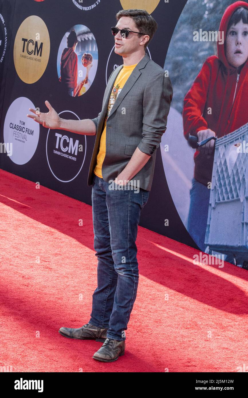 21. April 2022, Hollywood, Kalifornien, USA: Topher Grace nimmt an der Eröffnungsnacht des TCM Classic Film Festivals 2022 Teil 40. Anniversary Screening von ''E.T. Der Außerirdische. (Bild: © Billy Bennight/ZUMA Press Wire) Stockfoto