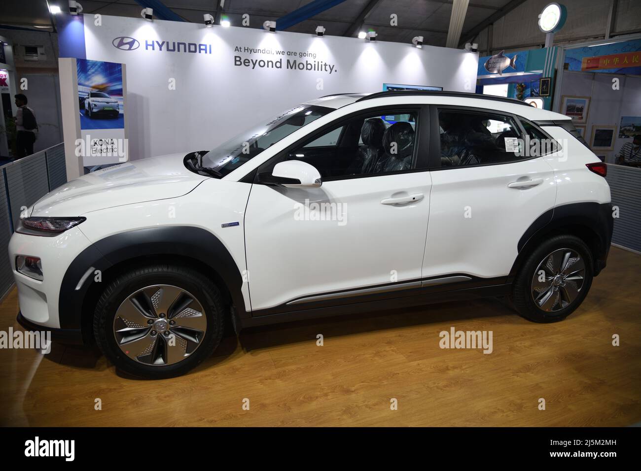 Hyundai Kona wird auf der „Bengal Global Trade Expo 2022“ (BGTE2022) unter der Schirmherrschaft des „Bengal Global Business Summit 2022“ ausgestellt Stockfoto