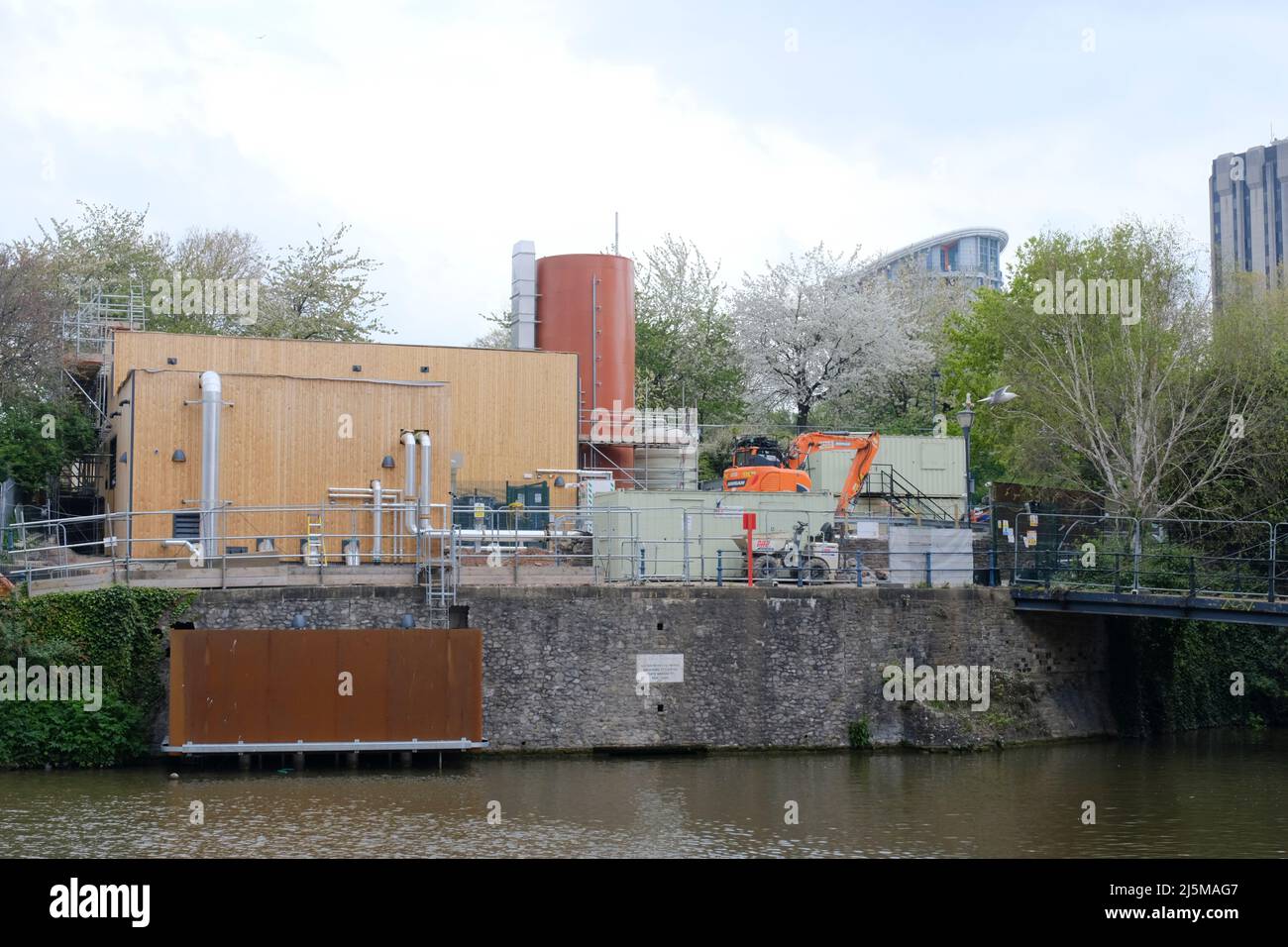 Castle Park Energy Center am Fluss Avon Bristol, Großbritannien. Wärmepumpe mit 3M Wasserquellen. Stockfoto
