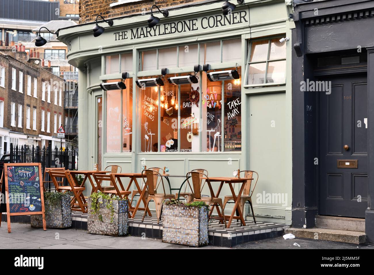 The Marylebone Corner, ein Café und eine Bäckerei Marylebone, London Stockfoto