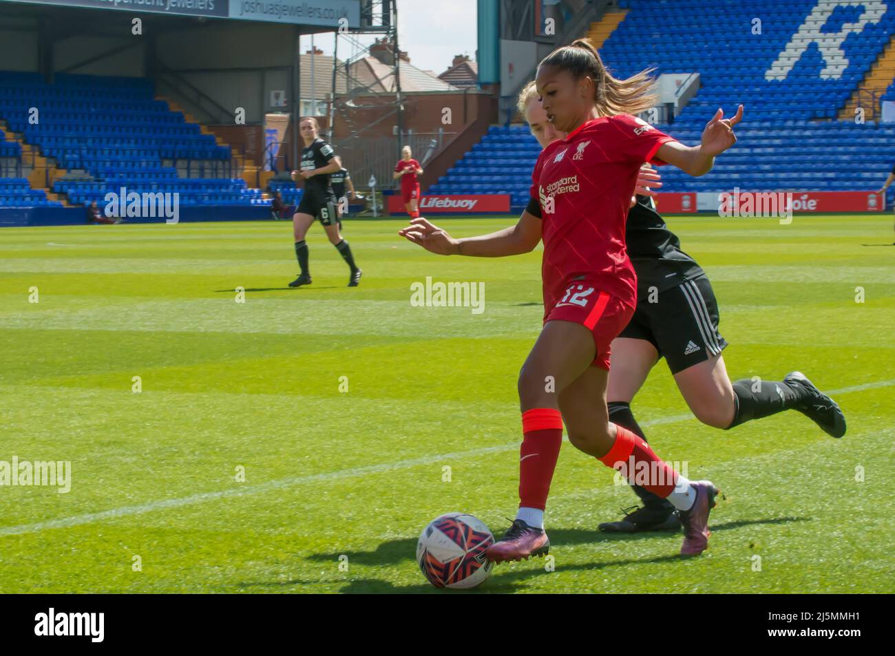 Birkenhead, Großbritannien. 24. April 2022. Taylor Hinds von Liverpool während des Fußballspiels der Womens Championship zwischen Liverpool und Sheffield United im Prenton Park in Birkenhead, England. Terry Scott/SPP Quelle: SPP Sport Press Photo. /Alamy Live News Stockfoto