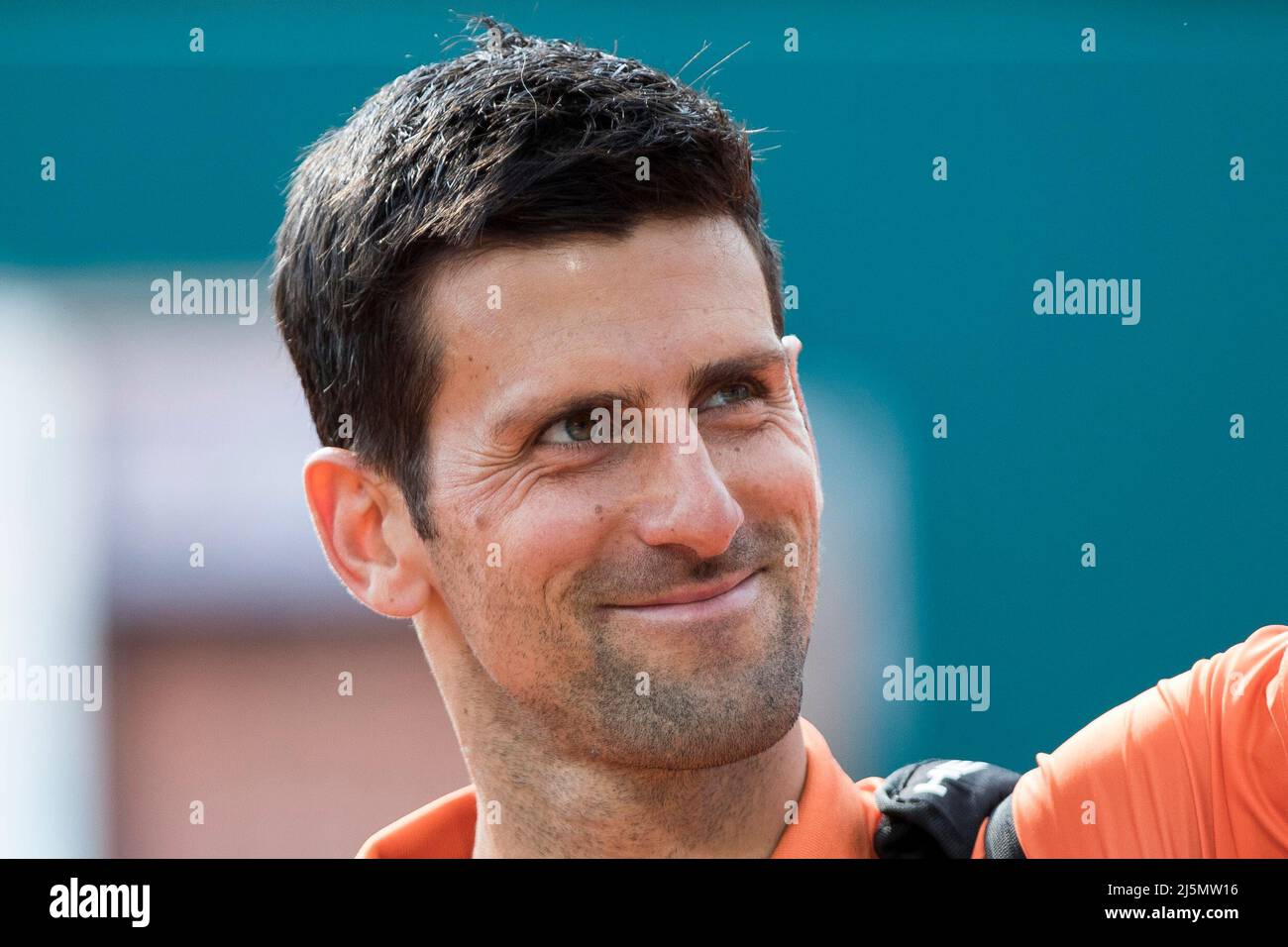 Belgrad, Serbien, 23.. April 2022. Novak Djokovic aus Serbien lächelt nach dem Sieg am sechsten Tag des Turniers Serbia Open ATP 250 im Novak Tennis Center in Belgrad, Serbien. 23. April 2022. Kredit: Nikola Krstic/Alamy Stockfoto