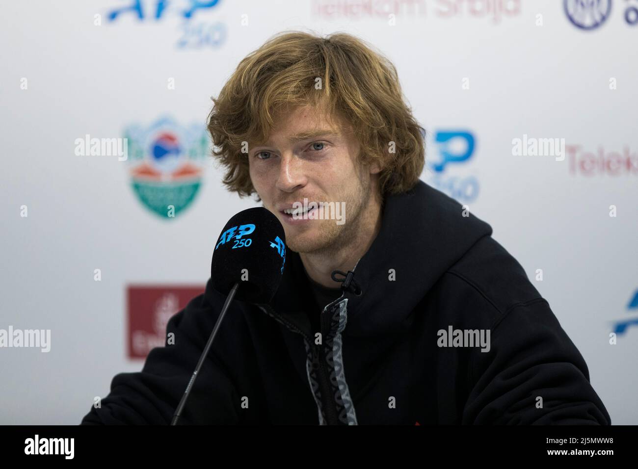 Belgrad, Serbien, 23.. April 2022. Andrey Rublev aus Russland während der Pressekonferenz während des sechsten Tages des Turniers Serbia Open ATP 250 im Novak Tennis Center in Belgrad, Serbien. 23. April 2022. Kredit: Nikola Krstic/Alamy Stockfoto